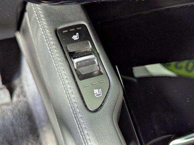 Photo of 2023 Glacial White Pearl Kia Telluride
