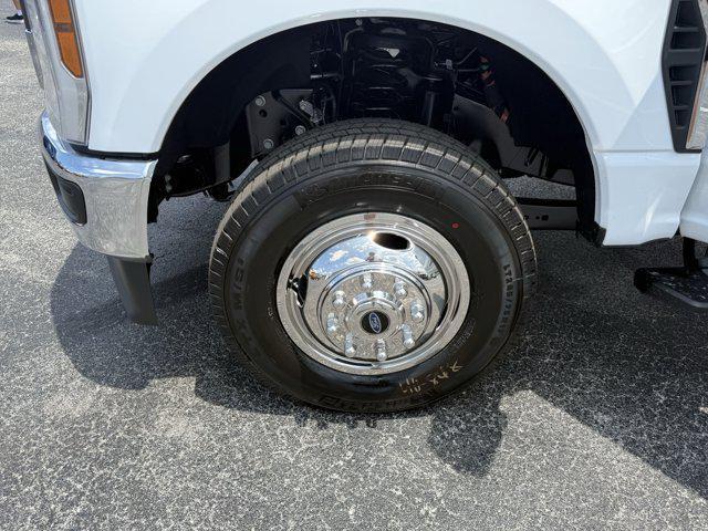 Photo of 2025 OXFORD WHITE Ford F-350