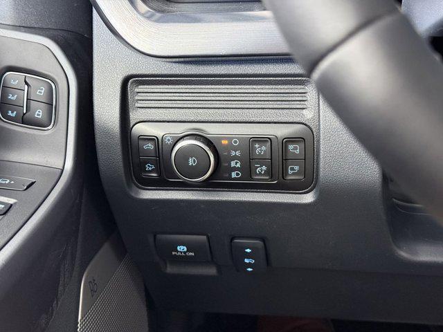 Photo of 2025 Oxford White Ford F-250