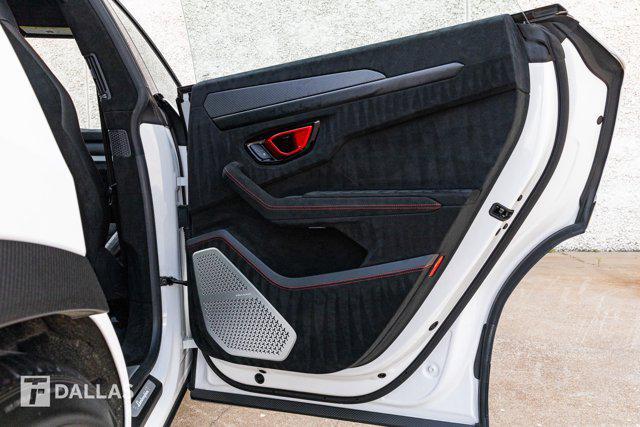 Photo of 2023 Bianco Monocerus Metallic Lamborghini Urus