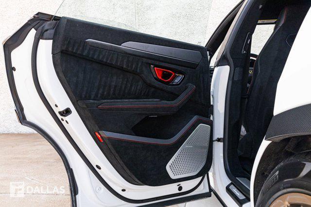Photo of 2023 Bianco Monocerus Metallic Lamborghini Urus