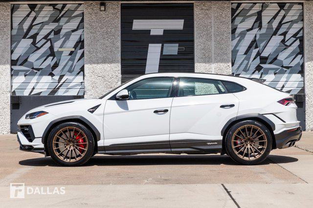 Photo of 2023 Bianco Monocerus Metallic Lamborghini Urus