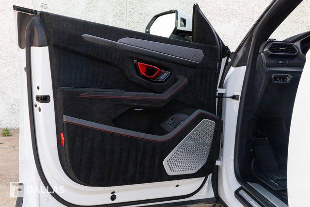 Photo of 2023 Bianco Monocerus Metallic Lamborghini Urus