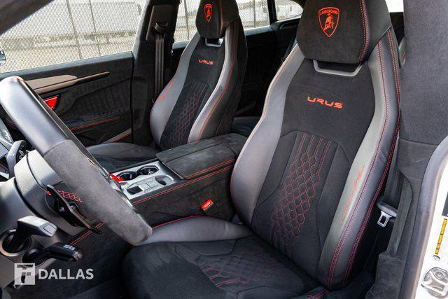 Photo of 2023 Bianco Monocerus Metallic Lamborghini Urus