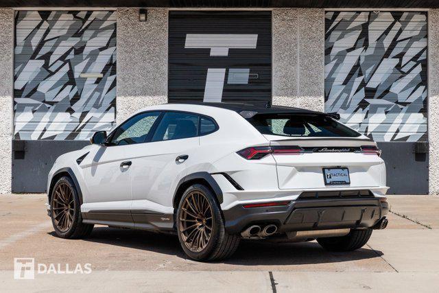 Photo of 2023 Bianco Monocerus Metallic Lamborghini Urus