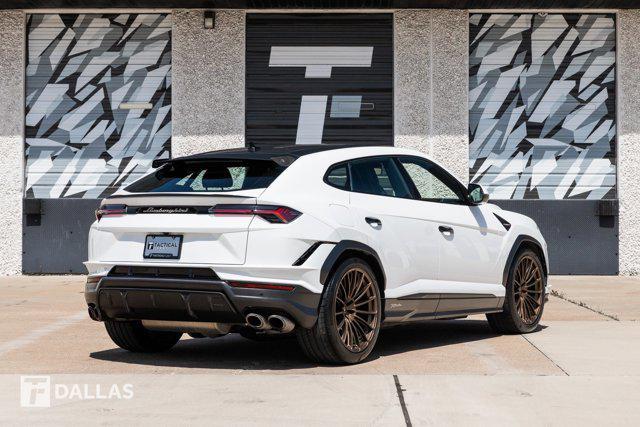 Photo of 2023 Bianco Monocerus Metallic Lamborghini Urus