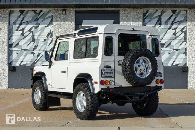 Photo of 1997 Alpine White Land Rover Defender
