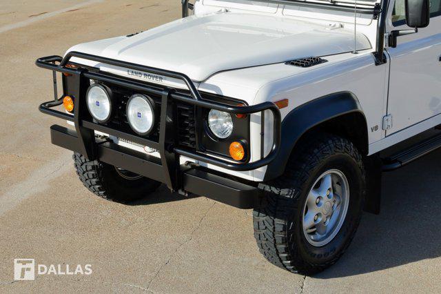Photo of 1997 Alpine White Land Rover Defender