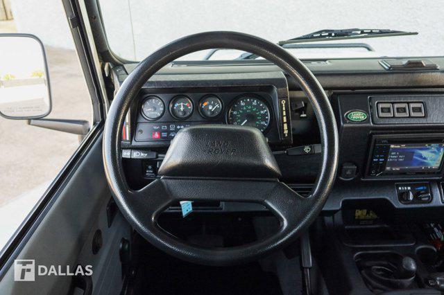 Photo of 1997 Alpine White Land Rover Defender