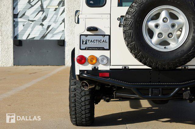 Photo of 1997 Alpine White Land Rover Defender