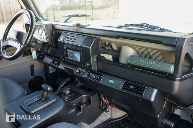 Photo of 1997 Alpine White Land Rover Defender
