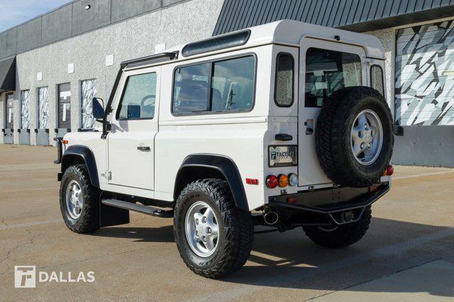 Photo of 1997 Alpine White Land Rover Defender
