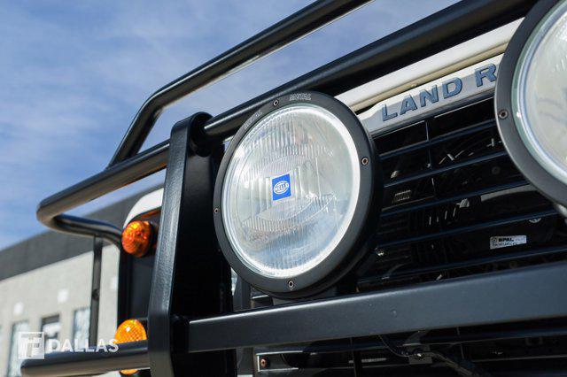 Photo of 1997 Alpine White Land Rover Defender
