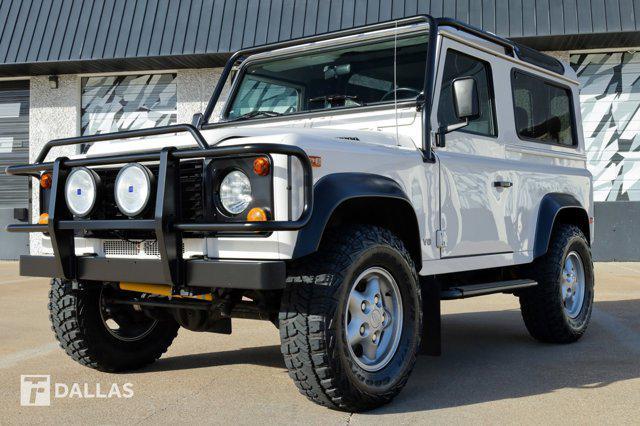 Photo of 1997 Alpine White Land Rover Defender