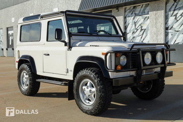Photo of 1997 Alpine White Land Rover Defender