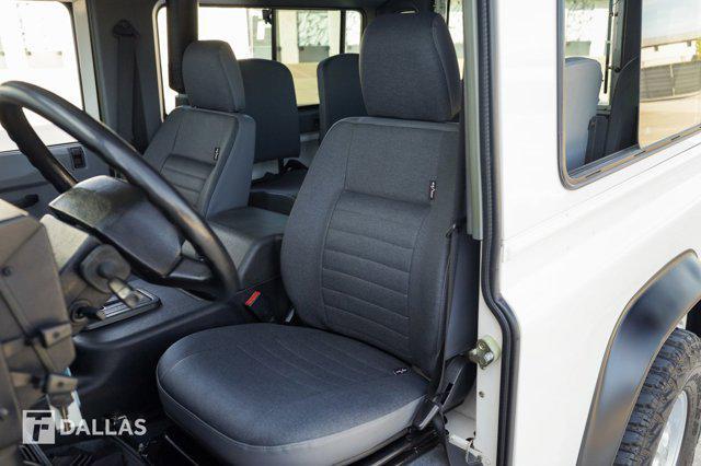Photo of 1997 Alpine White Land Rover Defender