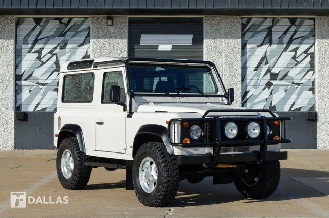 Photo of 1997 Alpine White Land Rover Defender