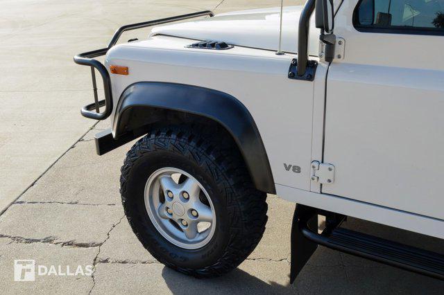 Photo of 1997 Alpine White Land Rover Defender