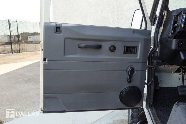 Photo of 1997 Alpine White Land Rover Defender