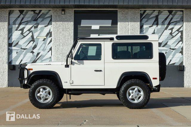 Photo of 1997 Alpine White Land Rover Defender