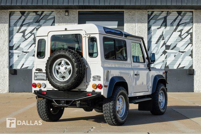 Photo of 1997 Alpine White Land Rover Defender