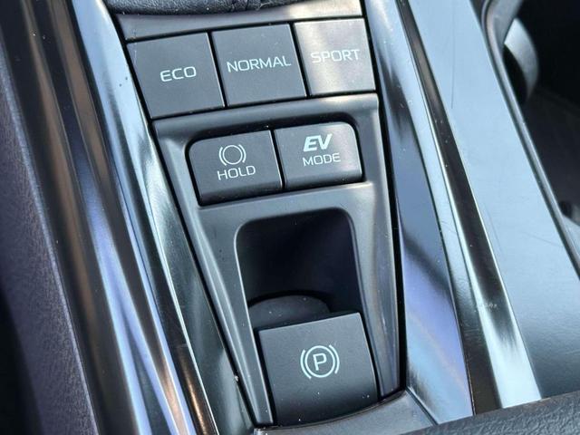 Photo of 2025 White Toyota Camry