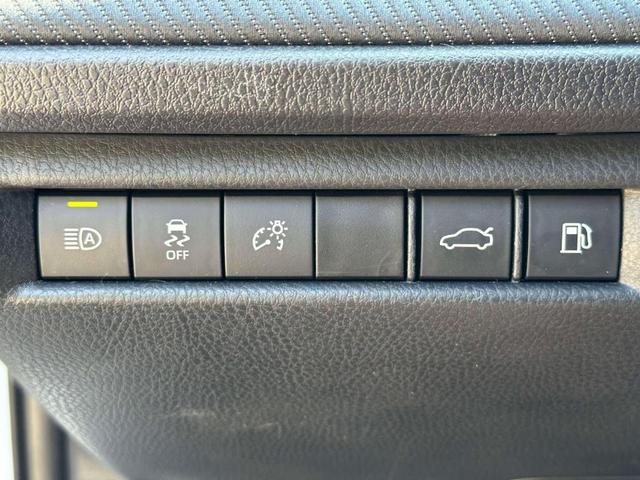 Photo of 2025 White Toyota Camry