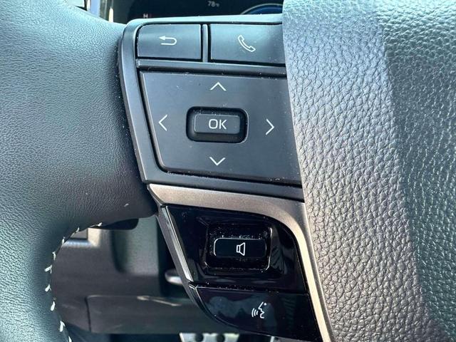 Photo of 2025 White Toyota Camry