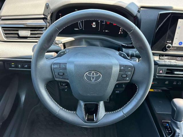 Photo of 2025 White Toyota Camry