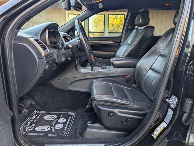 Photo of 2015 Brilliant Black Crystal Pearlcoat Jeep Grand Cherokee
