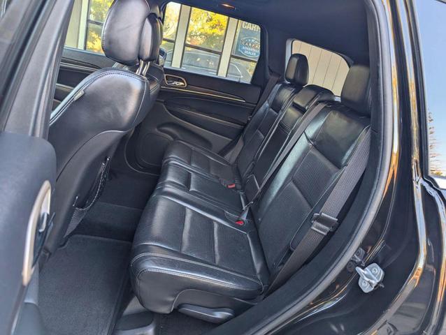 Photo of 2015 Brilliant Black Crystal Pearlcoat Jeep Grand Cherokee