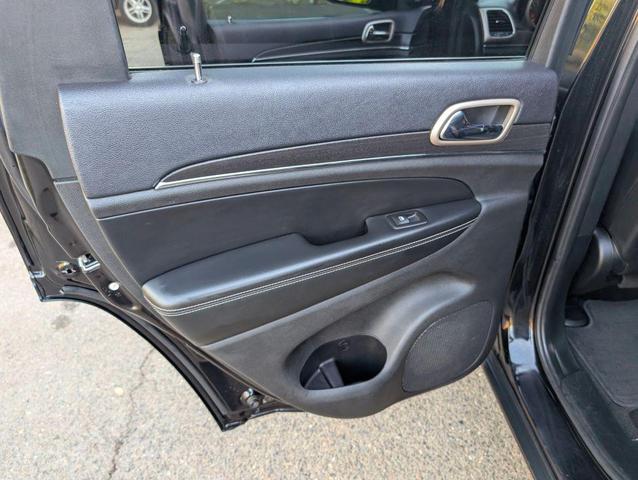 Photo of 2015 Brilliant Black Crystal Pearlcoat Jeep Grand Cherokee