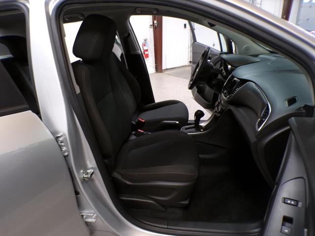 Photo of 2018 Silver Ice Metallic Chevrolet Trax