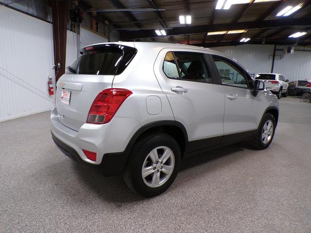 Photo of 2018 Silver Ice Metallic Chevrolet Trax