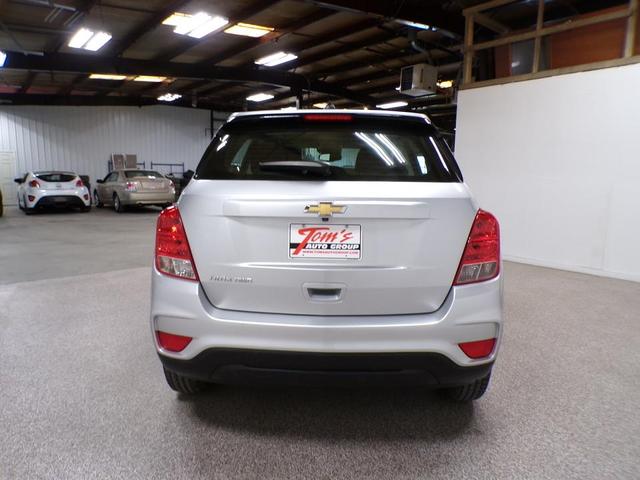 Photo of 2018 Silver Ice Metallic Chevrolet Trax