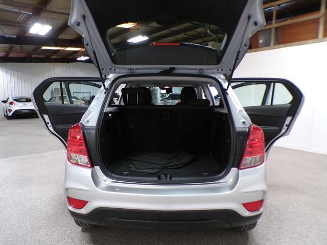 Photo of 2018 Silver Ice Metallic Chevrolet Trax