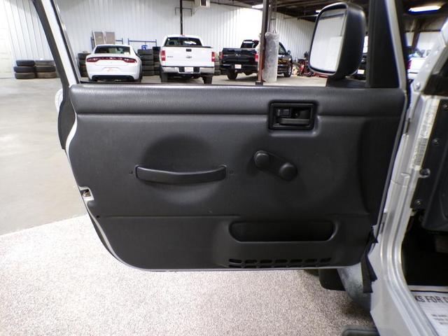 Photo of 2005 Bright Silver Metallic Jeep Wrangler