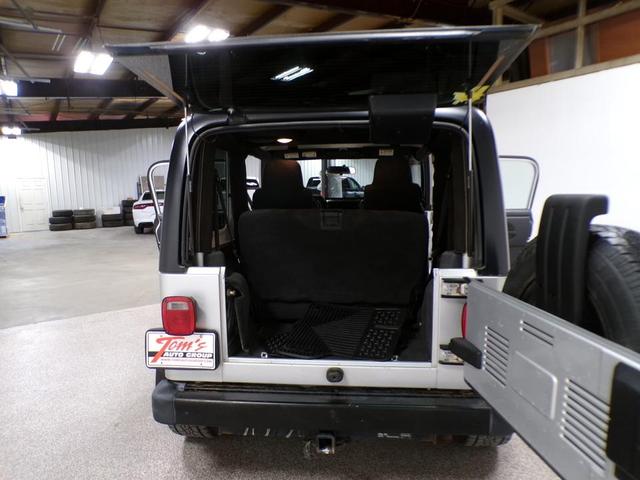 Photo of 2005 Bright Silver Metallic Jeep Wrangler