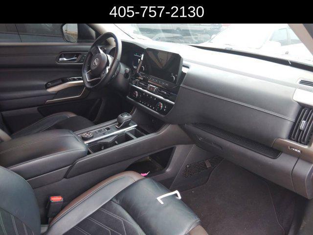 Photo of 2022 Gun Metallic Nissan Pathfinder