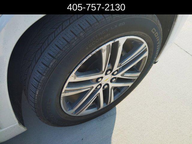 Photo of 2022 Iridescent Pearl Tricoat Chevrolet Traverse
