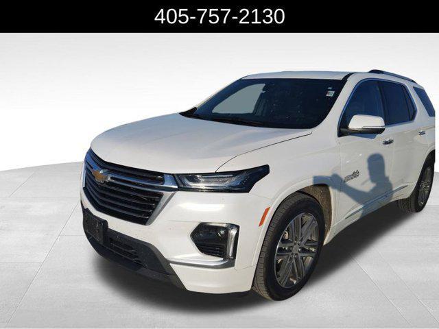 Photo of 2022 Iridescent Pearl Tricoat Chevrolet Traverse