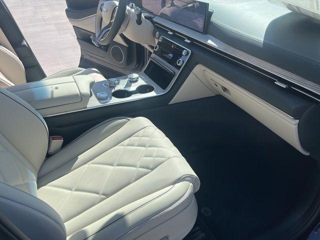 Photo of 2025 Vik Black Genesis GV80