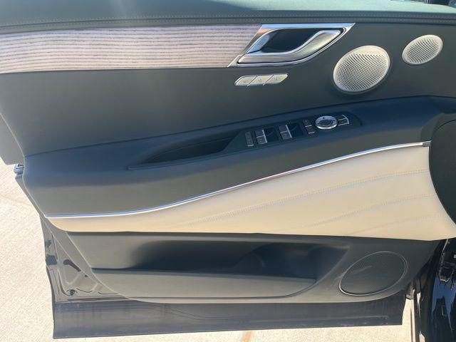 Photo of 2025 Vik Black Genesis GV80