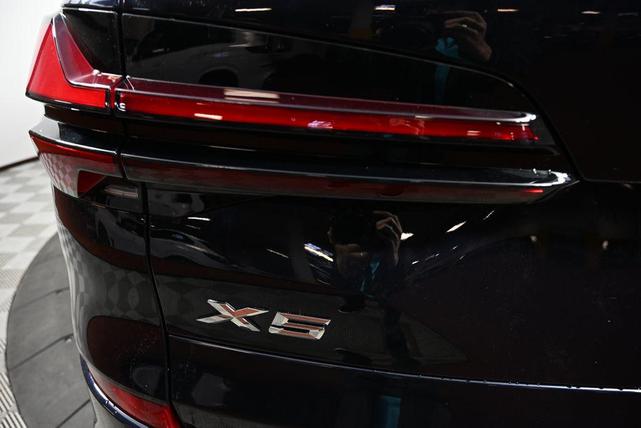 Photo of 2026 Carbon Black Metallic BMW X5