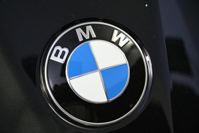 Photo of 2026 Black Sapphire Metallic BMW 530