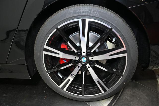 Photo of 2026 Black Sapphire Metallic BMW 530