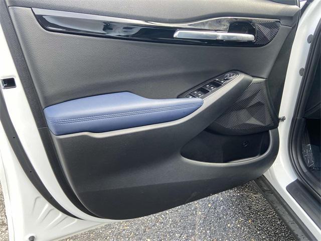 Photo of 2025 Snow White Pearl Kia Seltos