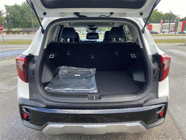 Photo of 2025 Snow White Pearl Kia Seltos