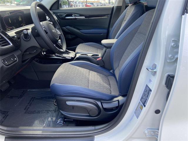 Photo of 2025 Snow White Pearl Kia Seltos