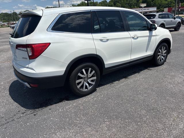 Photo of 2019 White Honda Pilot